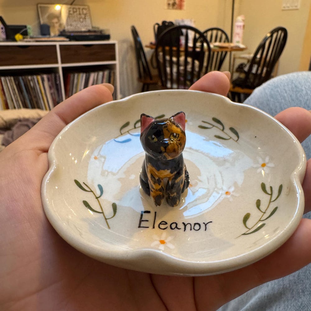 Custom 3D pet figurine ring dish with hand-painted ceramic tray
