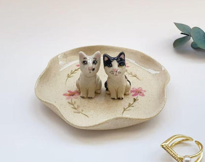 Custom 3D pet figurine ring dish with hand-painted ceramic tray