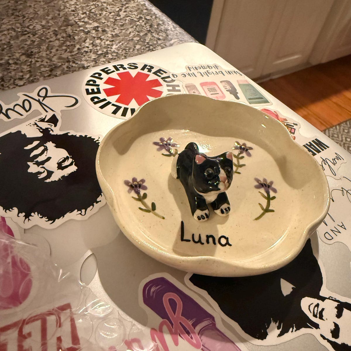 Custom 3D pet figurine ring dish with hand-painted ceramic tray